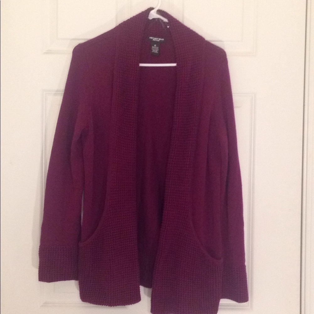 Tight-knit burgundy cardigan